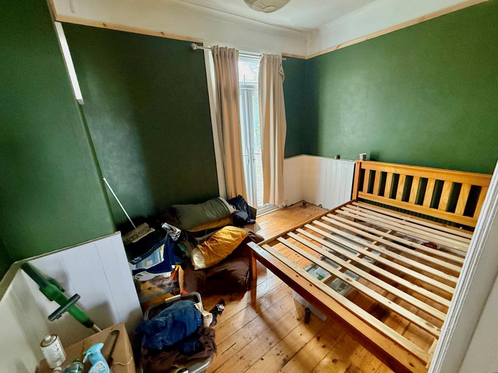 Lot: 1 - DETACHED FREEHOLD BLOCK OF FLATS - Ground floor bedroom